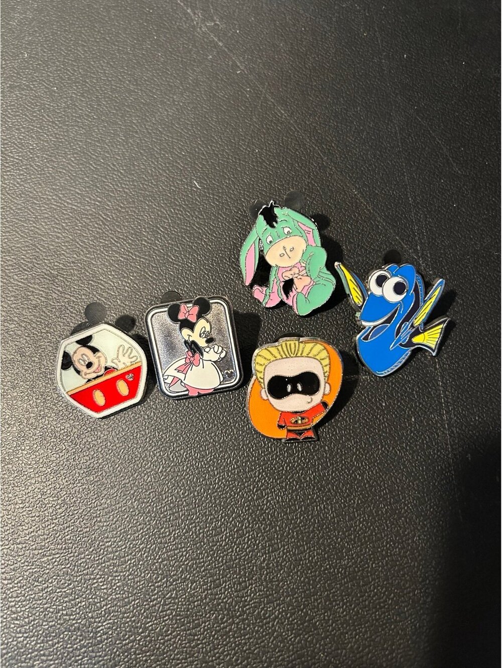 Disney Character Trading Pin Lot – Mickey Minnie Eeyore Dory Incredibles